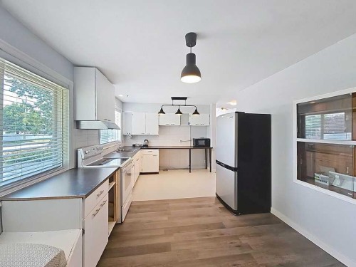 504 5 Street, Warner, AB - Indoor Photo Showing Kitchen