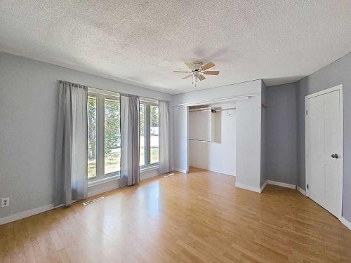 504 5 Street, Warner, AB - Indoor Photo Showing Other Room