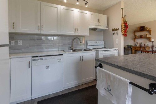 1721 20 Street South, Lethbridge, AB 