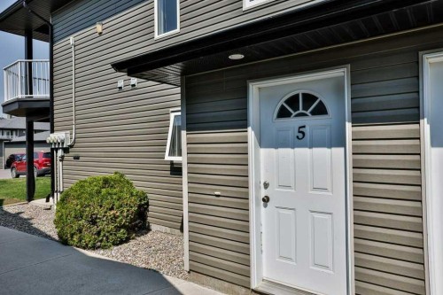 5-734 Heritage Boulevard West, Lethbridge, AB - Outdoor With Exterior