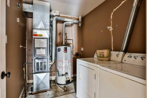 5-734 Heritage Boulevard West, Lethbridge, AB - Indoor Photo Showing Laundry Room