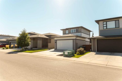 917 Atlantic Cove West, Lethbridge, AB 
