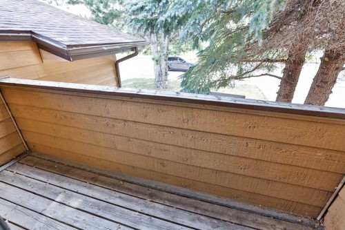 49 Meadowlark Boulevard North, Lethbridge, AB 