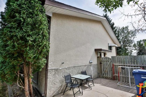 49 Meadowlark Boulevard North, Lethbridge, AB 
