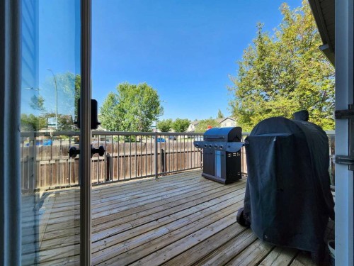 118 Silkstone Road West, Lethbridge, AB 