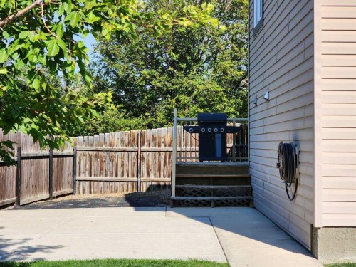 118 Silkstone Road West, Lethbridge, AB 