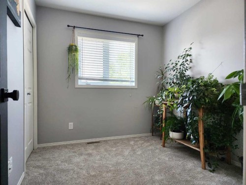 118 Silkstone Road West, Lethbridge, AB 