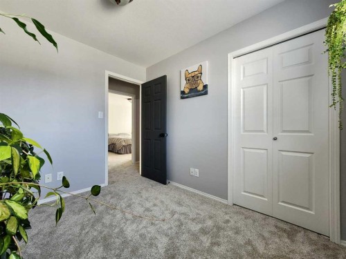 118 Silkstone Road West, Lethbridge, AB 