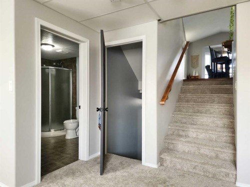 118 Silkstone Road West, Lethbridge, AB 