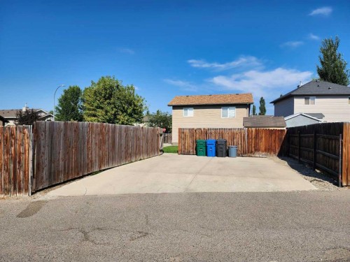 118 Silkstone Road West, Lethbridge, AB 