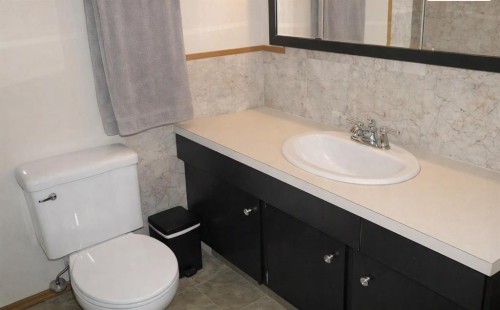 1121 Lakemount Boulevard South, Lethbridge, AB 