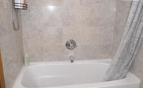 1121 Lakemount Boulevard South, Lethbridge, AB 