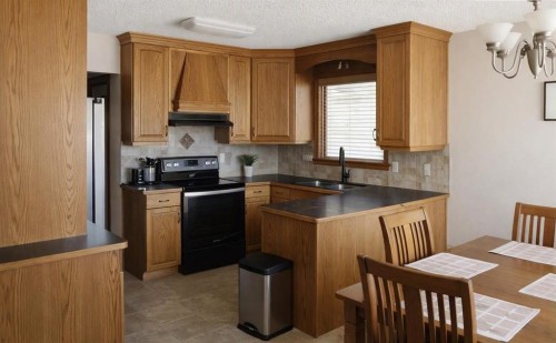 1121 Lakemount Boulevard South, Lethbridge, AB 
