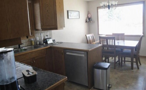 1121 Lakemount Boulevard South, Lethbridge, AB 