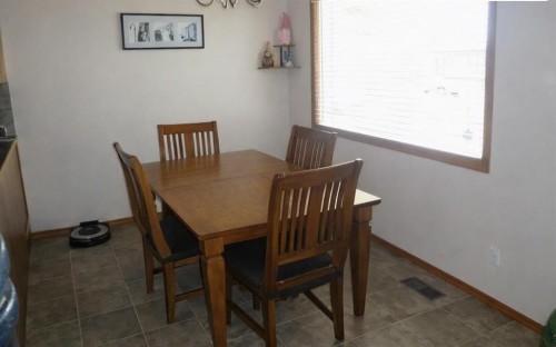 1121 Lakemount Boulevard South, Lethbridge, AB 