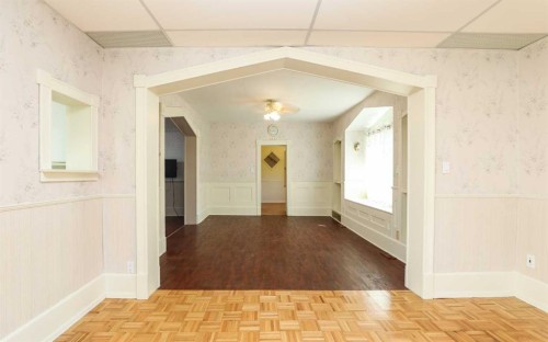 11 E 300 N, Raymond, AB 