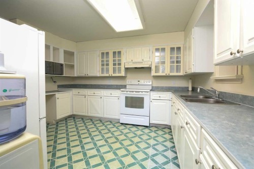 11 E 300 N, Raymond, AB 