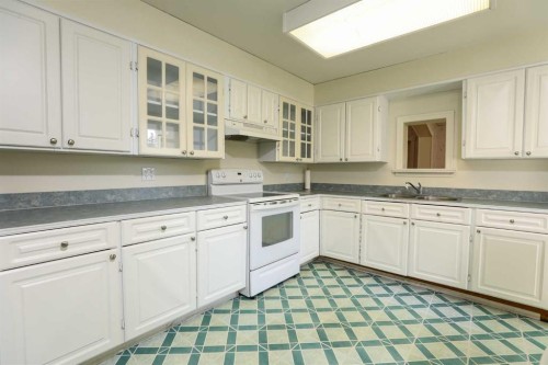 11 E 300 N, Raymond, AB 