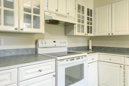 11 E 300 N, Raymond, AB 