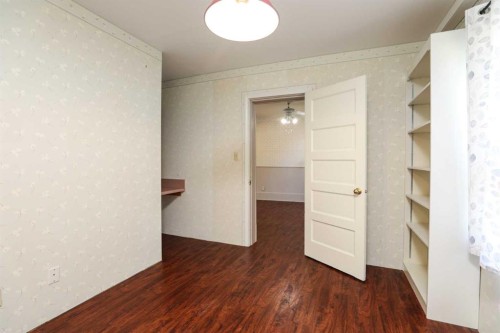 11 E 300 N, Raymond, AB 