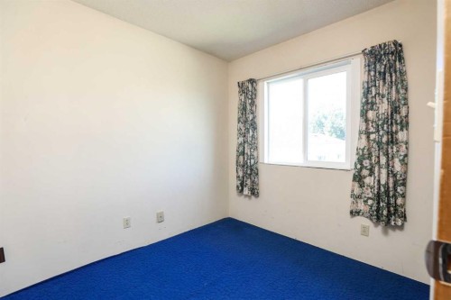 11 E 300 N, Raymond, AB 