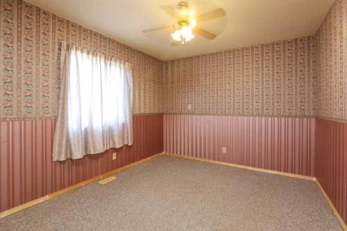 11 E 300 N, Raymond, AB 