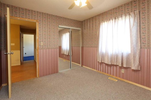 11 E 300 N, Raymond, AB 