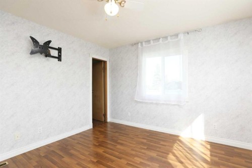 11 E 300 N, Raymond, AB 