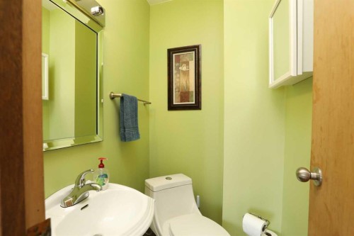11 E 300 N, Raymond, AB 