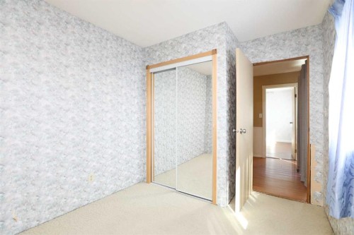 11 E 300 N, Raymond, AB 