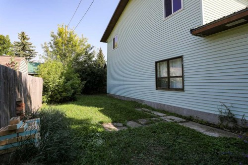 11 E 300 N, Raymond, AB 