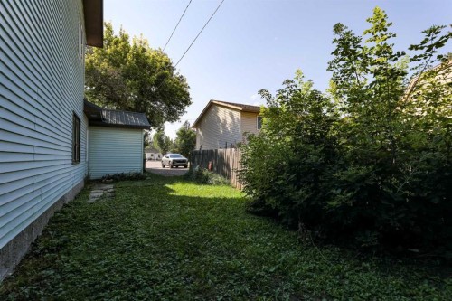 11 E 300 N, Raymond, AB 