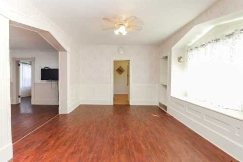 11 E 300 N, Raymond, AB 