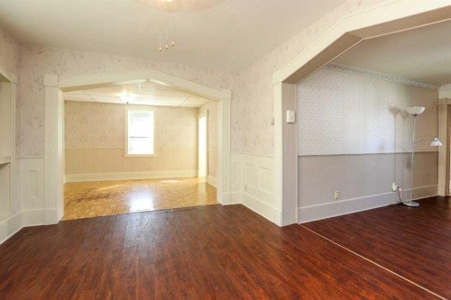 11 E 300 N, Raymond, AB 