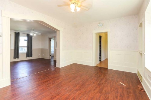 11 E 300 N, Raymond, AB 