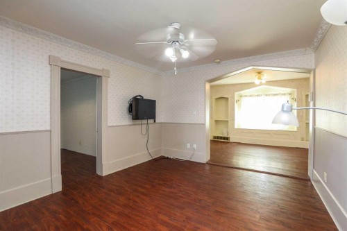 11 E 300 N, Raymond, AB 