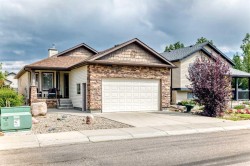 27 Jessie Robinson Close NORTHLethbridge, AB T1H 6Y4