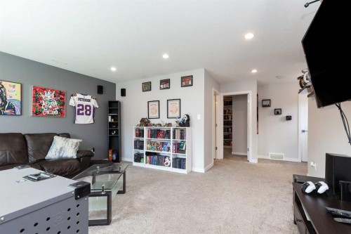 599 Moonlight Lane West, Lethbridge, AB 