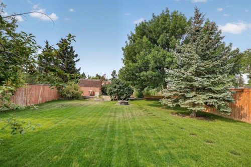 47 Wildwood Crescent West, Lethbridge, AB 