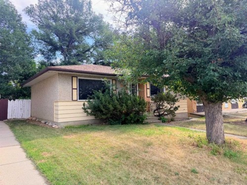 819 8 Street NORTH Lethbridge, AB T1H 1Z2