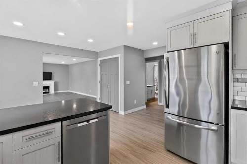 2110 15 Avenue South, Lethbridge, AB - Indoor Photo Showing Kitchen