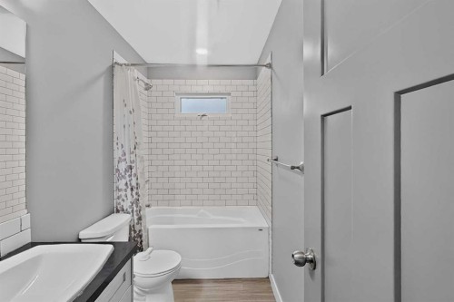 2110 15 Avenue South, Lethbridge, AB - Indoor Photo Showing Bathroom