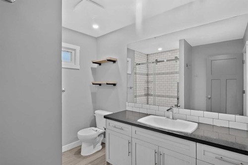 2110 15 Avenue South, Lethbridge, AB - Indoor Photo Showing Bathroom