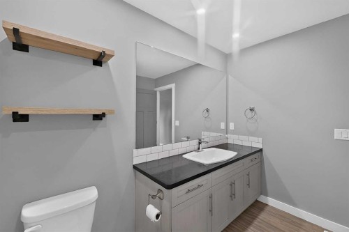 2110 15 Avenue South, Lethbridge, AB - Indoor Photo Showing Bathroom