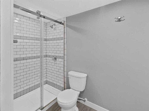 2110 15 Avenue South, Lethbridge, AB - Indoor Photo Showing Bathroom