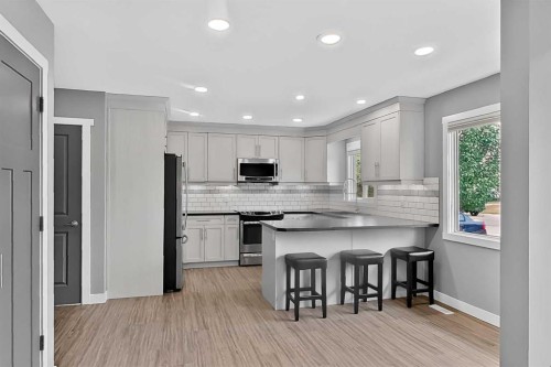 2110 15 Avenue South, Lethbridge, AB - Indoor Photo Showing Kitchen With Upgraded Kitchen
