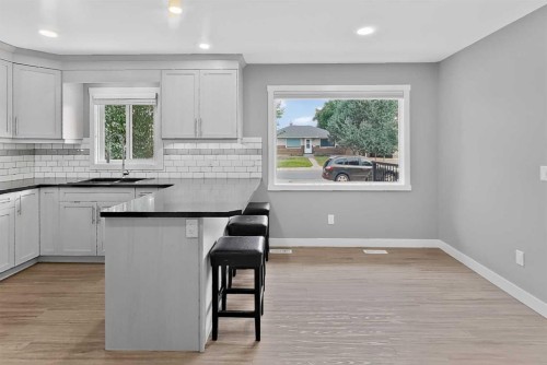 2110 15 Avenue South, Lethbridge, AB - Indoor Photo Showing Kitchen With Upgraded Kitchen