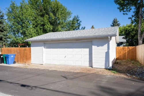 1814 14 Avenue South, Lethbridge, AB 