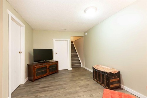 165E 200N, Raymond, AB 