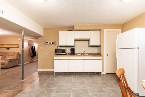 165E 200N, Raymond, AB 